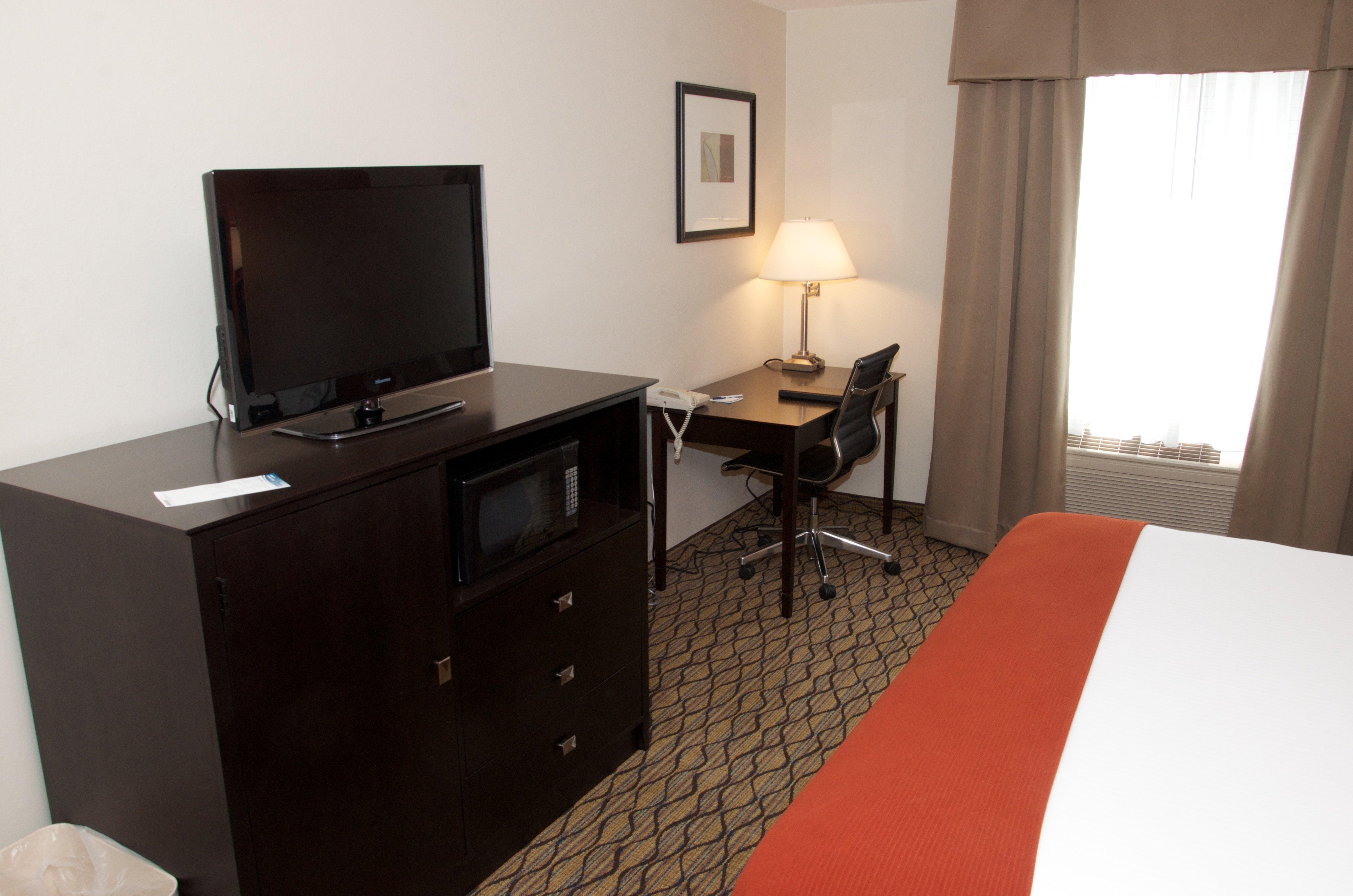 Holiday Inn Express Hotel & Suites Cadillac By Ihg Esterno foto