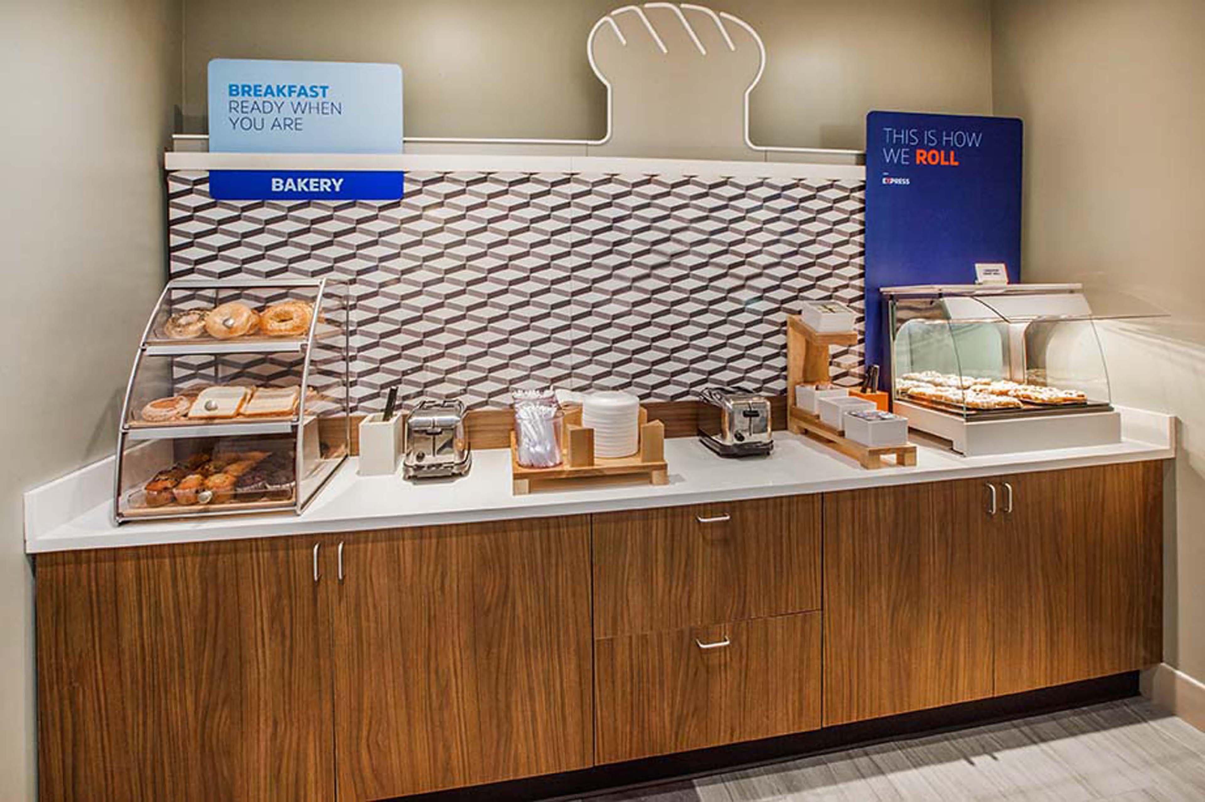 Holiday Inn Express Hotel & Suites Cadillac By Ihg Esterno foto