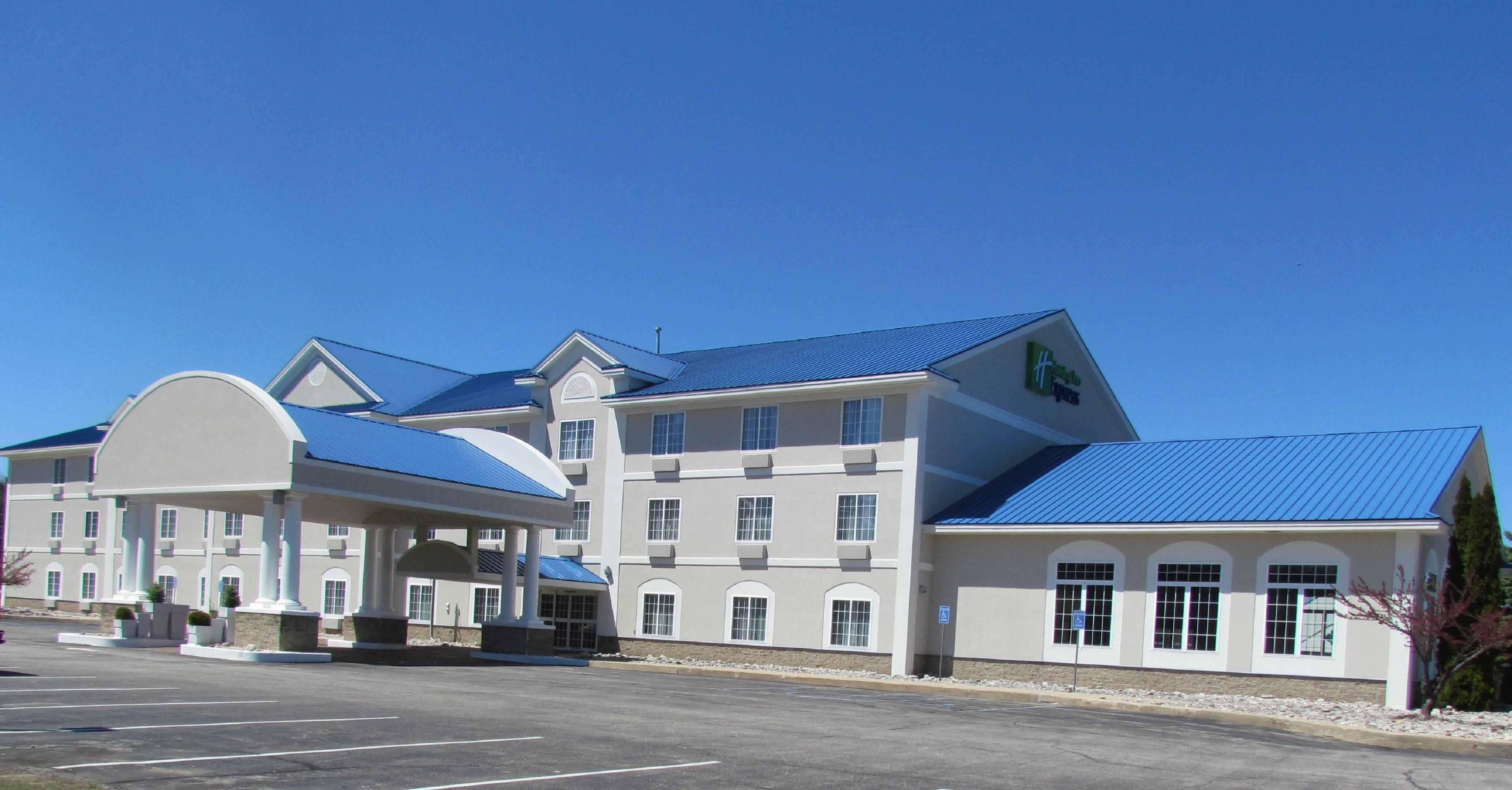 Holiday Inn Express Hotel & Suites Cadillac By Ihg Esterno foto