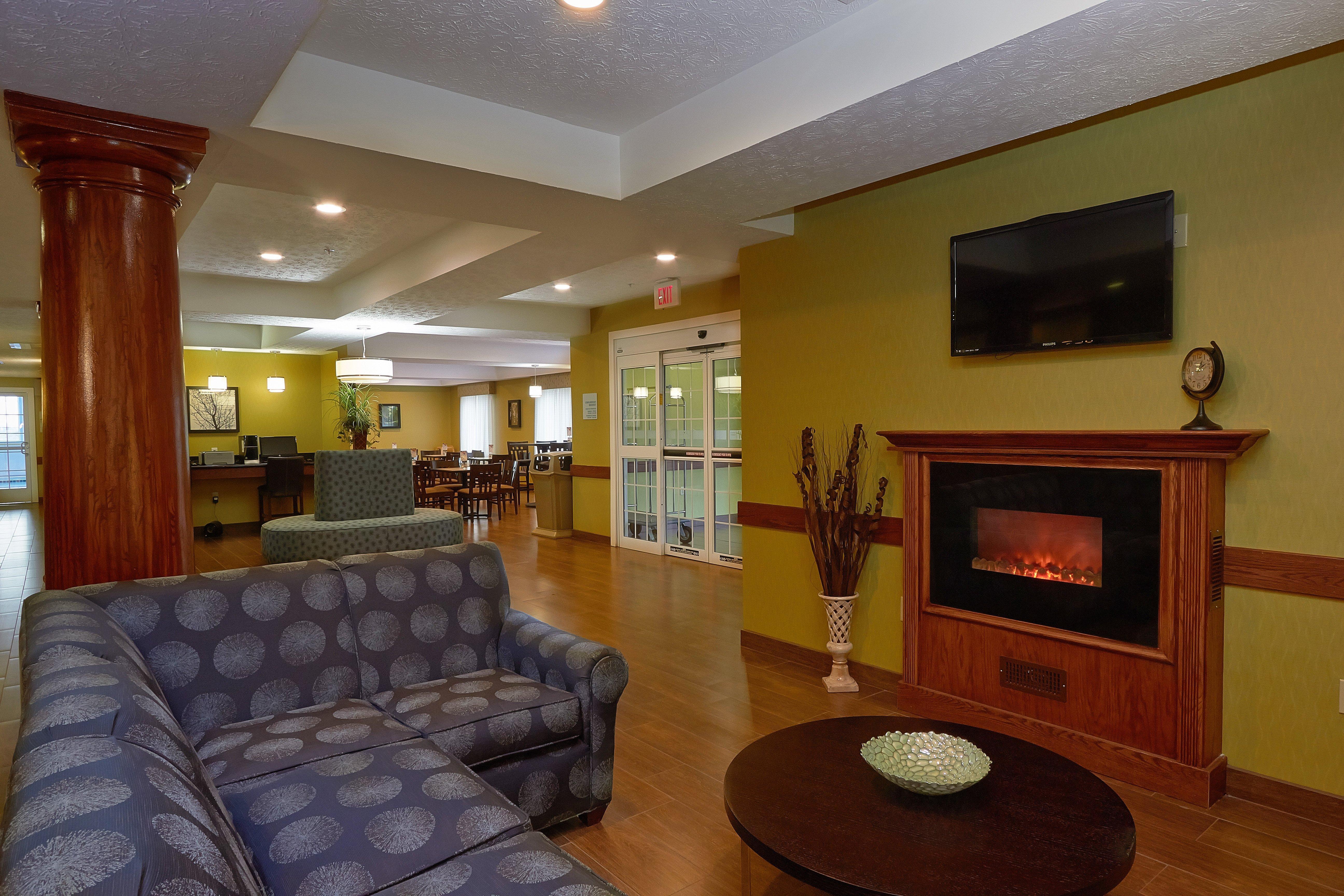 Holiday Inn Express Hotel & Suites Cadillac By Ihg Esterno foto