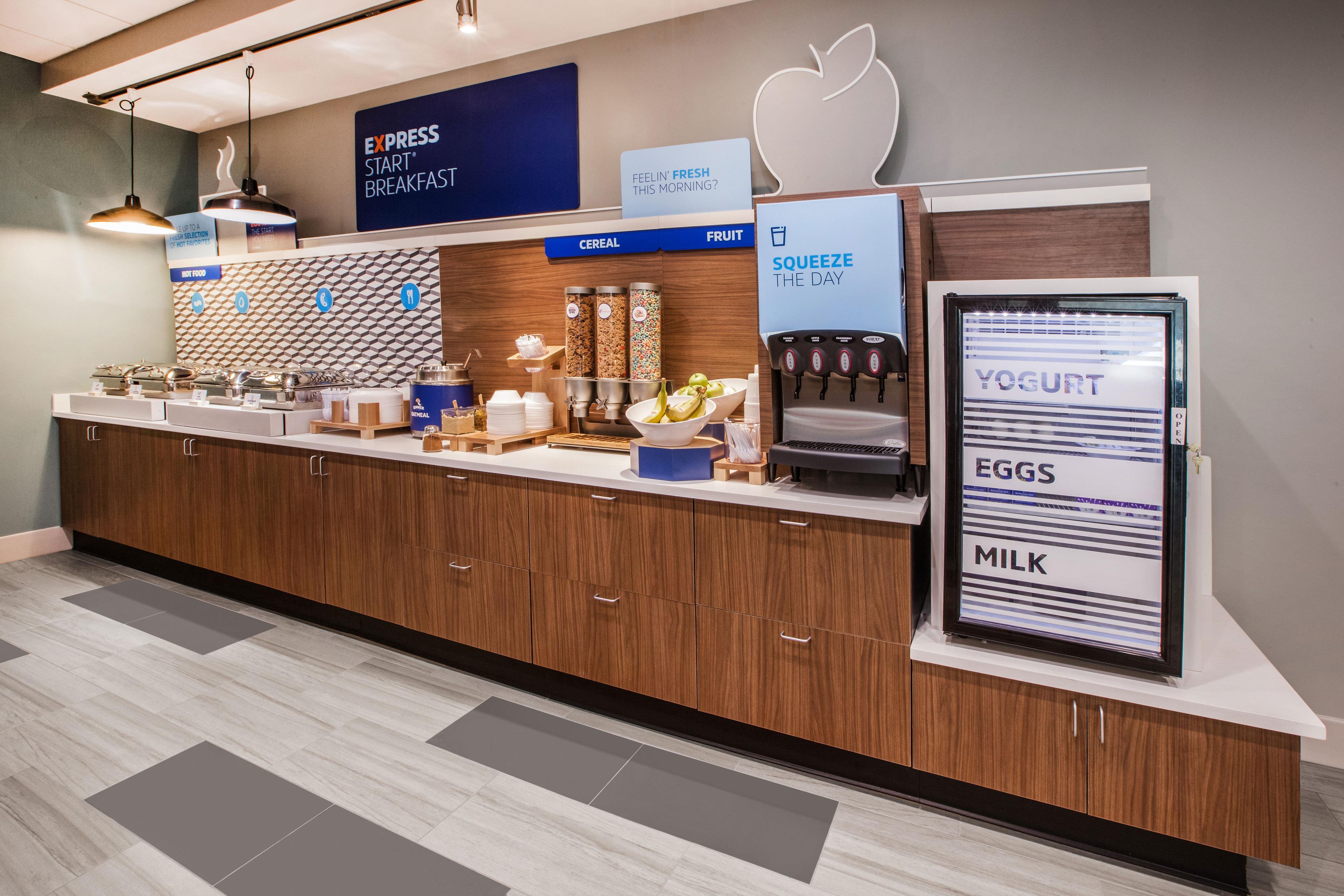 Holiday Inn Express Hotel & Suites Cadillac By Ihg Esterno foto