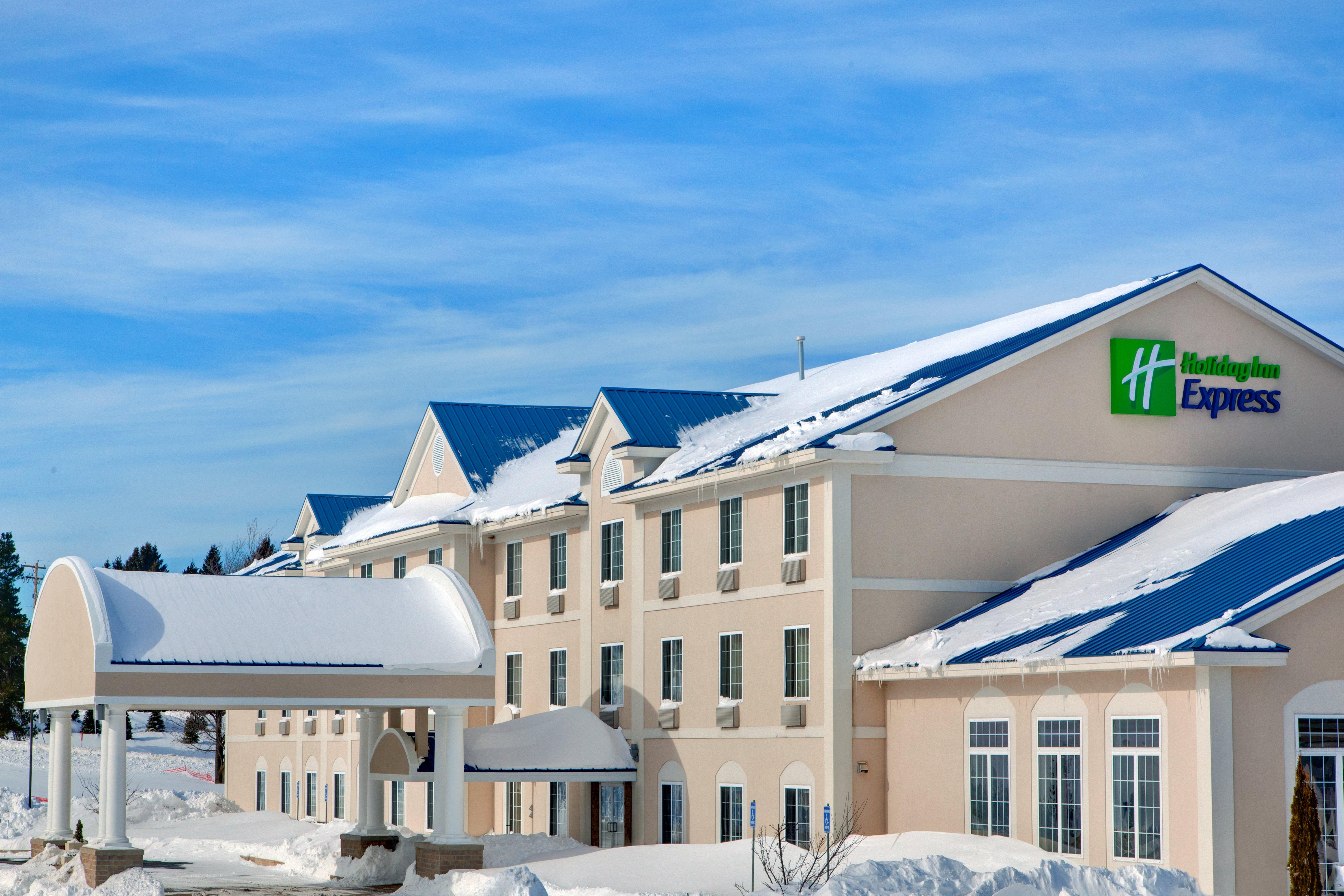 Holiday Inn Express Hotel & Suites Cadillac By Ihg Esterno foto