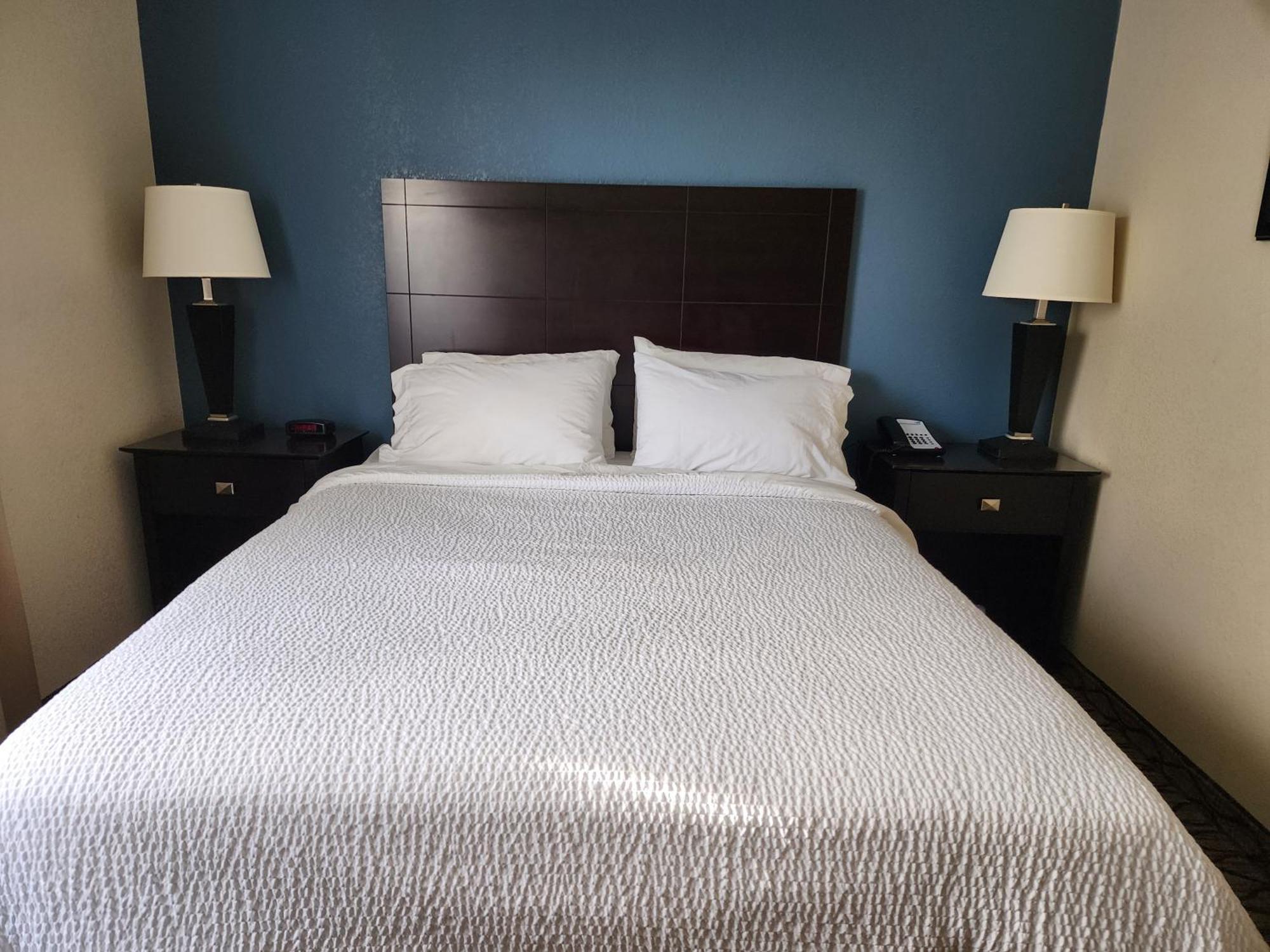 Holiday Inn Express Hotel & Suites Cadillac By Ihg Esterno foto