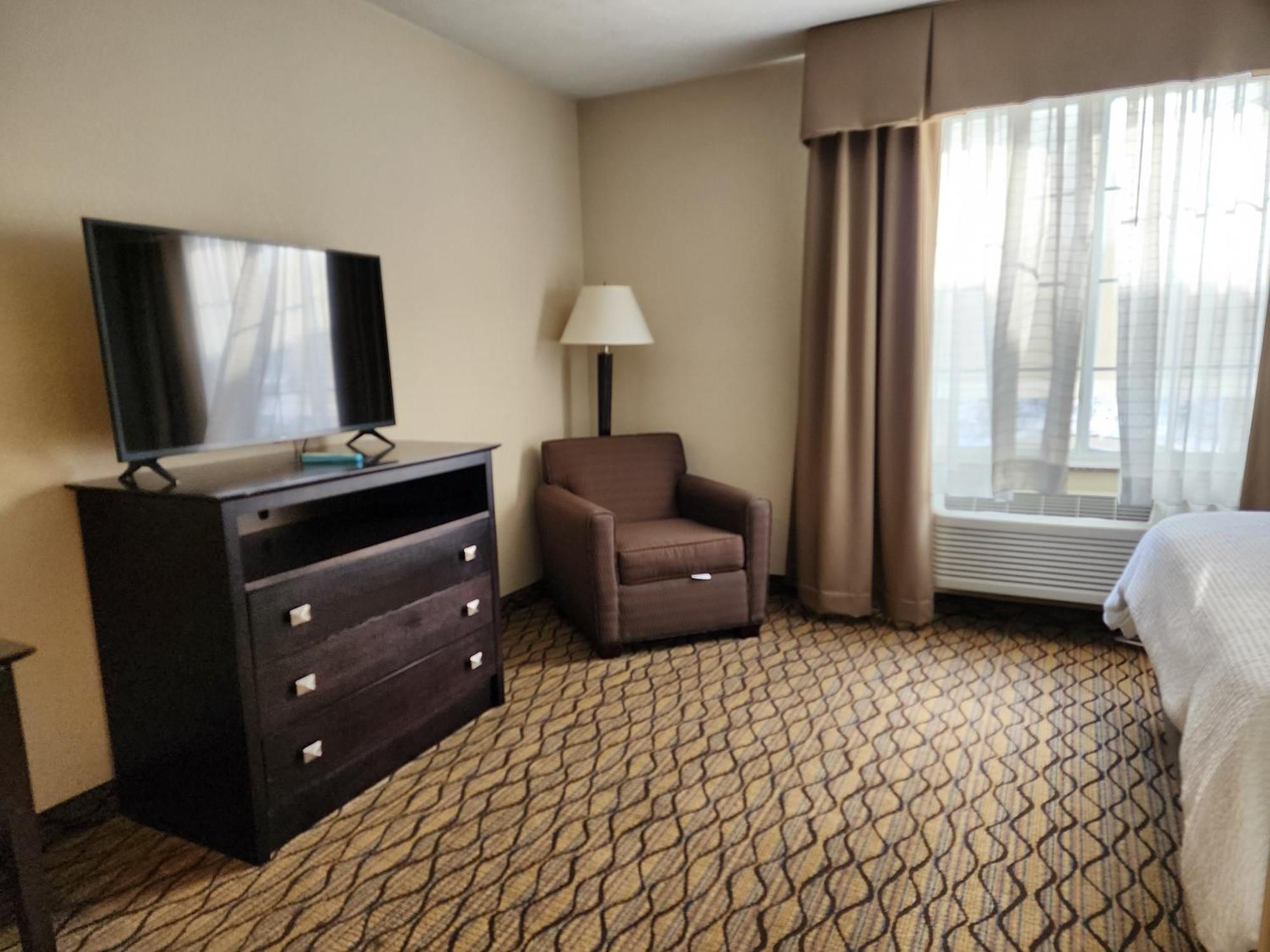 Holiday Inn Express Hotel & Suites Cadillac By Ihg Esterno foto