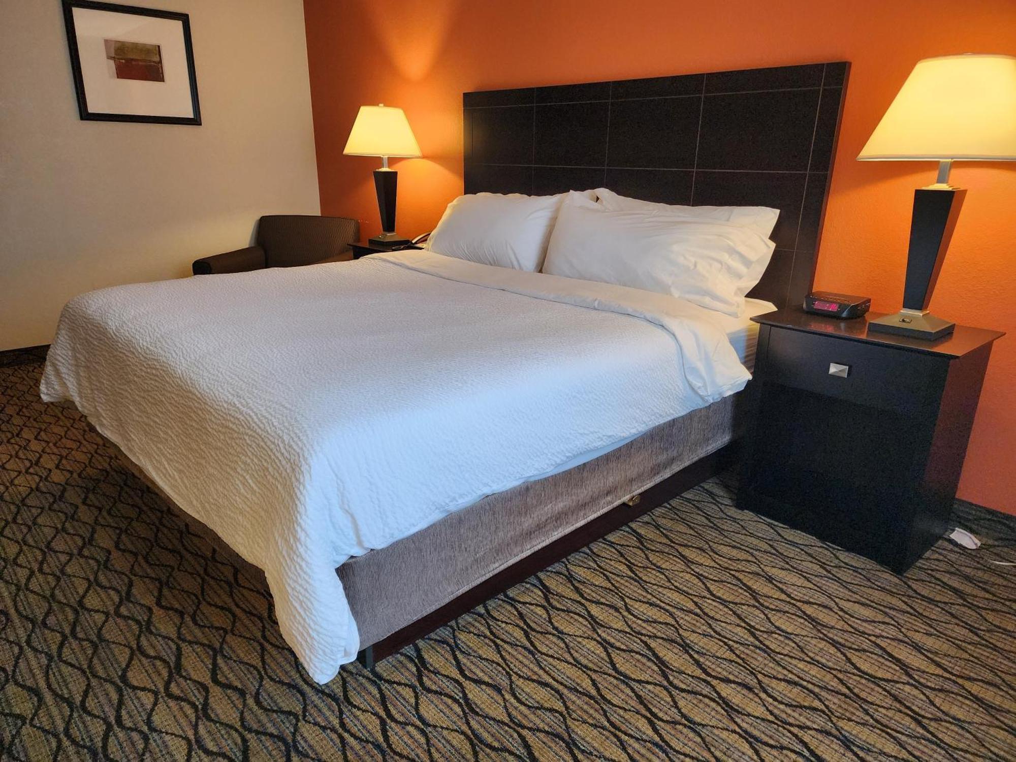 Holiday Inn Express Hotel & Suites Cadillac By Ihg Esterno foto