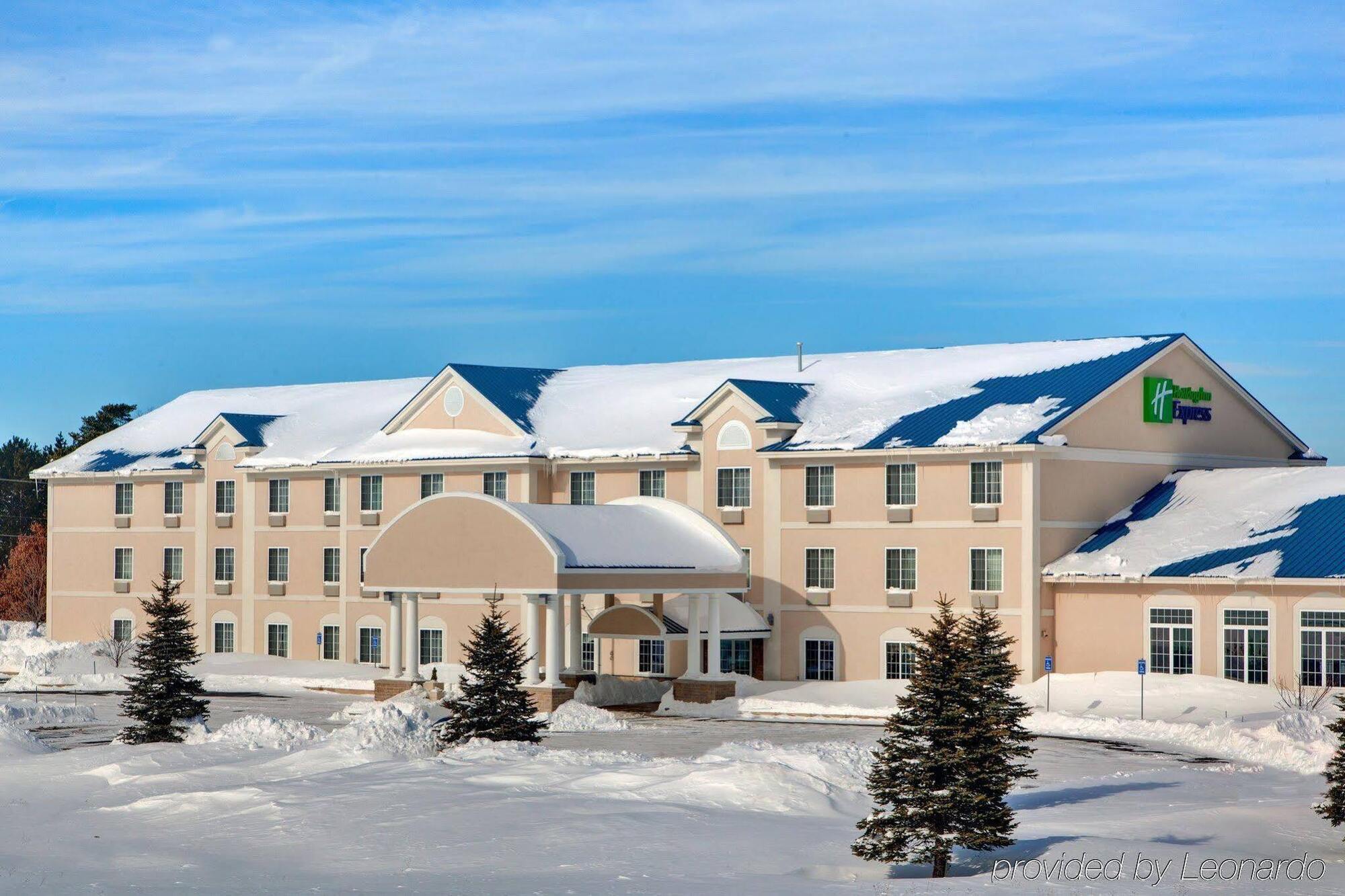 Holiday Inn Express Hotel & Suites Cadillac By Ihg Esterno foto